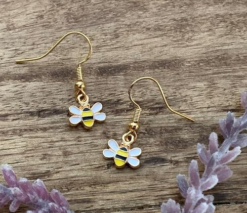 Dainty Daisy and Bee Earrings with 18K Gold Plated Ear Hooks |set of 2 pairs of earrings| preteen girls birthday gift idea | lightweight and small earrings in Saudi Arabia