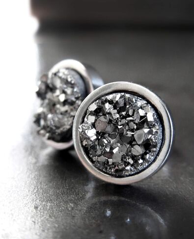 أقراط أذن رمادية اللون مع دروزي مقلد - أقراط حديثة كبيرة للرجال للجنسين in Kuwait