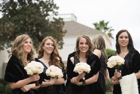 Obmyec الزفاف فو الفراء شالات و يلتف الزفاف الفراء وشاح الشتاء الفراء الرأس مع الراين بروش دفئا الفراء سرق للنساء in Saudi Arabia