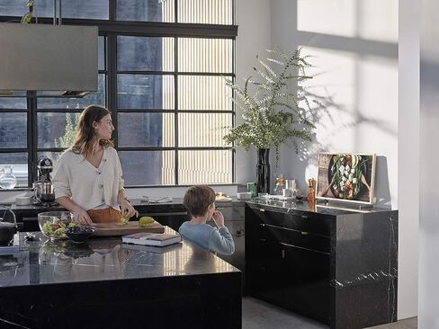 SAMSUNG 43-inch Class FRAME QLED LS03 Series - 4K UHD Dual LED Quantum HDR Smart TV with Alexa Built-in (QN43LS03TAFXZA, 2020 Model) in Saudi Arabia