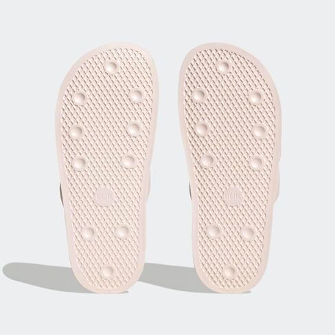 صندل Adilette Essential للسيدات من أديداس أوريجينالز in Kuwait