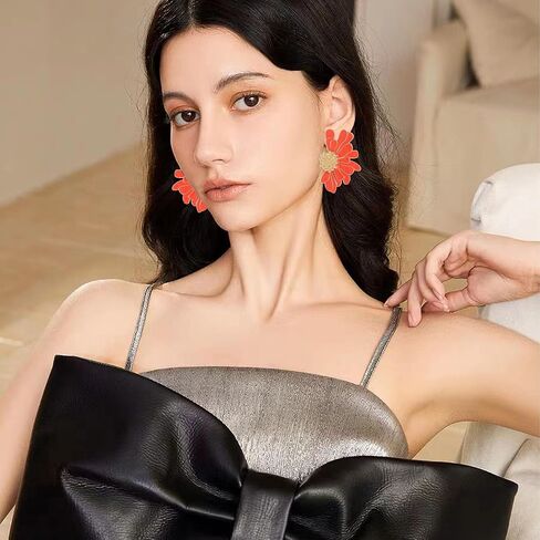 Big Vintage Flower Stud Earrings Exaggerated Oversized Daisy Flower Earrings Statement Jewelry for Women and Girls With Gold Bud in Saudi Arabia