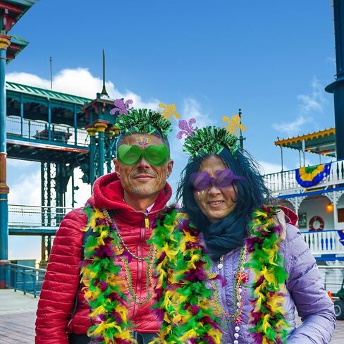 CAMDUCK 28 قطعة من إكسسوارات ماردي جراس، بوا ريش ماردي جراس، عصابة رأس، أساور مطاطية، نظارات شمسية، قلائد خرز، ملصقات وشم مؤقت، مستلزمات أزياء ماردي جراس in Kuwait