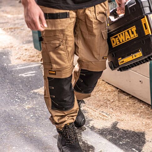 سراويل عمل فضفاضة للرجال من DEWALT Protradesman، جيب بحافظة، مصنوعة من القطن والبوليستر in Saudi Arabia