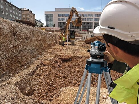 BOSCH Optical Level Kit with 32x Magnification Power Lens, Tripod and Rod GOL 32CK, Grey in Saudi Arabia