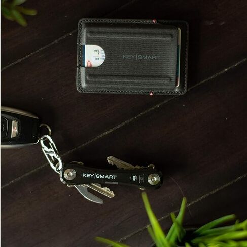 محفظة KeySmart رفيعة - محفظة صغيرة الحجم من جلد TecTuff - حامل بطاقات ائتمان بفتحات سهلة الانزلاق للرجال - محفظة جيب أمامية صغيرة وخفيفة الوزن RFID تحجب هدايا عيد الميلاد للرجال والزوج والأب in Kuwait