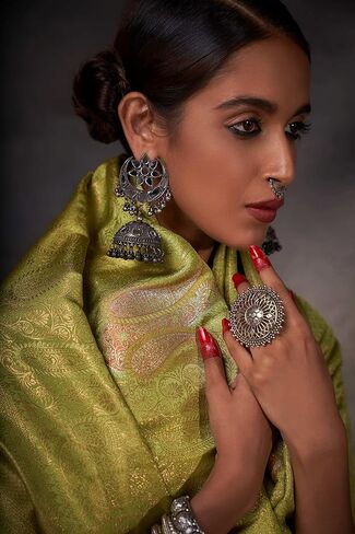 الساري الحريري النسائي من Vardha Zari Butta Banarasi Art | ساري منسوج | ساري هدية زفاف ديوالي الهندي وبلوزة غير مخيطة in Kuwait