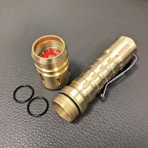 مصباح يدوي EDC من النحاس الصلب على شكل أناناس مع مصباح يدوي صغير XPL HI 6000K LED من Reylight للأماكن الخارجية، وإضاءة انقطاع التيار الكهربائي، وإضاءة الطوارئ، بدون بطاريات in Kuwait