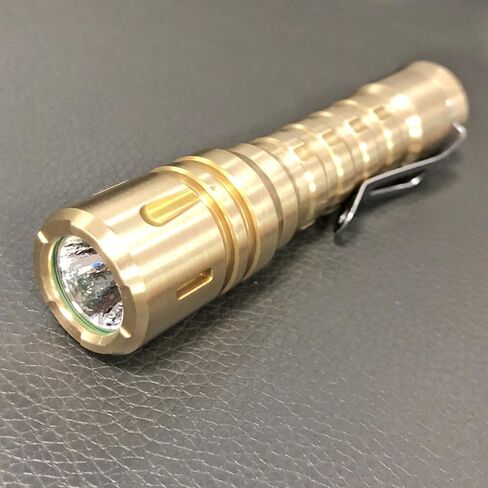 مصباح يدوي EDC من النحاس الصلب على شكل أناناس مع مصباح يدوي صغير XPL HI 6000K LED من Reylight للأماكن الخارجية، وإضاءة انقطاع التيار الكهربائي، وإضاءة الطوارئ، بدون بطاريات in Kuwait