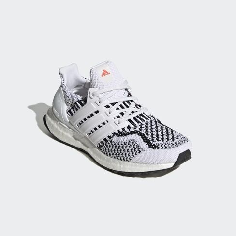 adidas Ultraboost 5.0 DNA (Big Kid) أبيض/أبيض/أسود 5 Big Kid M in Kuwait