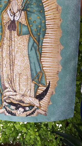 منديل فيرجن دي غوادالوبي معلق على الحائط، باندانا غوادالوبي العذراء، سيدة غوادالوبي، مناديل قماشية مكسيكية، وشاح مربع شال مكسيكي in Kuwait