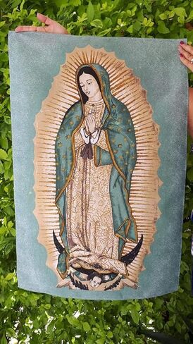 منديل فيرجن دي غوادالوبي معلق على الحائط، باندانا غوادالوبي العذراء، سيدة غوادالوبي، مناديل قماشية مكسيكية، وشاح مربع شال مكسيكي in Kuwait
