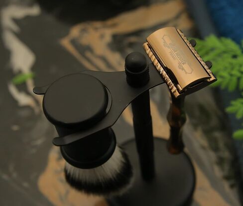 RAZOR MEISTER PRIME - ماكينة حلاقة آمنة - 50 شفرة حلاقة آمنة - ماكينة حلاقة آمنة بحافة مزدوجة - مجموعة ماكينة حلاقة آمنة للرجال والنساء - حقيبة جلدية آمنة لشفرات الحلاقة - ستانلس ستيل ألماني - مريحة - خفيفة (فضي) in Saudi Arabia