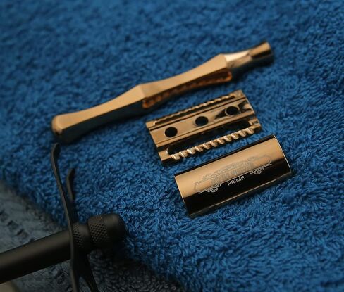 RAZOR MEISTER PRIME - ماكينة حلاقة آمنة - 50 شفرة حلاقة آمنة - ماكينة حلاقة آمنة بحافة مزدوجة - مجموعة ماكينة حلاقة آمنة للرجال والنساء - حقيبة جلدية آمنة لشفرات الحلاقة - ستانلس ستيل ألماني - مريحة - خفيفة (فضي) in Saudi Arabia