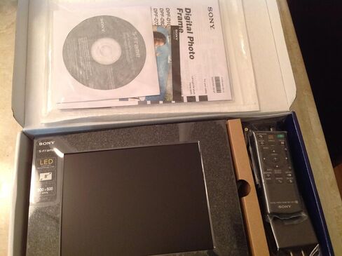 سوني DPF-D1010 10.2 بوصة WVGA LCD (16:10) إطار صور رقمي (أسود) in Kuwait
