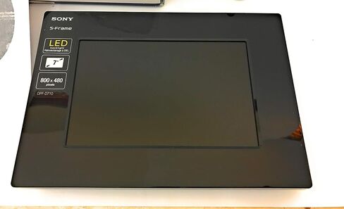 Sony DPF-D810 SVGA LCD (4:3) Digital Photo Frame (Black, 8-Inch) in Saudi Arabia