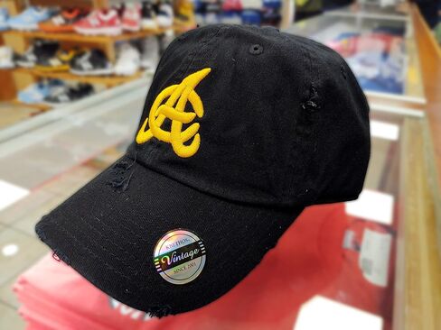 Aguilas Cibaeñas Vintage Hats (Black/RoundLogo) in Saudi Arabia