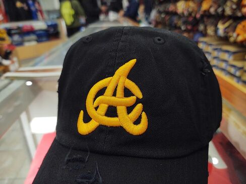Aguilas Cibaeñas Vintage Hats (Black/RoundLogo) in Saudi Arabia