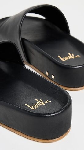 صندل بيليكان نسائي من beek، أسود/أسود، 10 متوسط ​​أمريكي in Kuwait