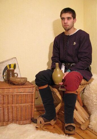 أغطية أرجل من الكتان من العصور الوسطى لأحذية القراصنة كوسابلاي وإكسسوارات أزياء عصر النهضة in Kuwait