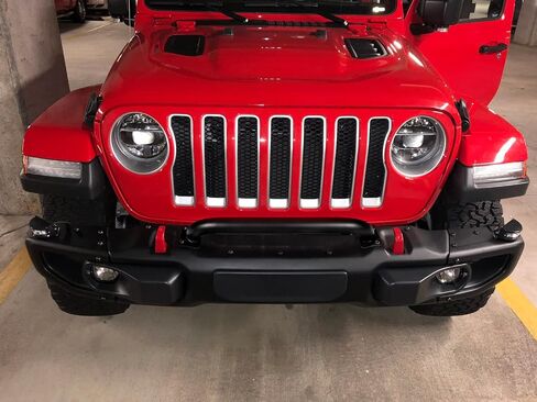 82215351 واقي فرشاة مصبغة لسيارة جيب رانجلر JL JLU Sports Sahara Freedom Rubicon Unlimited Gladiator JT 2018-2024 مع مصد فولاذي من المصنع in Saudi Arabia