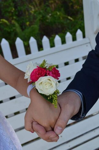 Floral Supply Online - Slaplet Sparkle Wristlet. Corsage Snap/Shimmer Wrap Floral Bracelets for Wedding, Prom, Dance or Events. (Pack of 3 Silver) in Saudi Arabia
