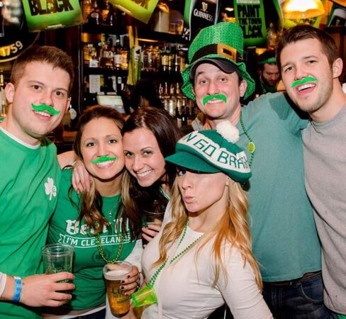 60Ct عيد القديس باتريك الأخضر الشارب ذاتي اللحية وهمية اللحية هدايا الحفلات in Kuwait