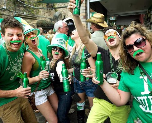 60Ct عيد القديس باتريك الأخضر الشارب ذاتي اللحية وهمية اللحية هدايا الحفلات in Kuwait