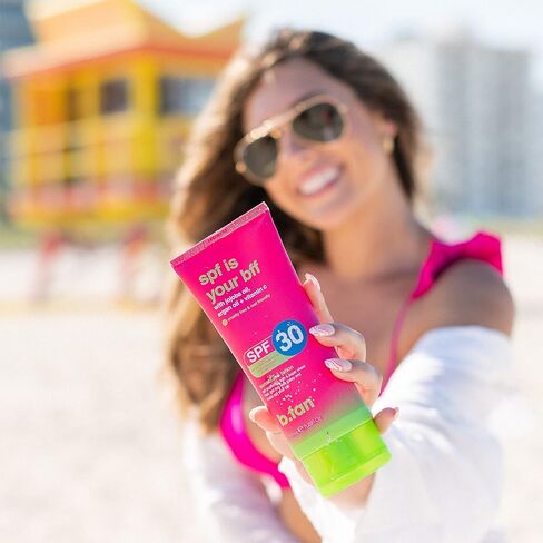 b.tan واقي من الشمس spf 30. spf هو صديقك المفضل SPF30. لم يتم الإساءة إلى الحيوانات لتصنيعه، ونباتي وصديق للشعاب المرجانية. واقي شمسي خفيف الوزن وشفاف لجميع أنواع البشرة. حماية واسعة الطيف مع لمسة نهائية رطبة غير لامعة. 7 أونصة سائلة in Kuwait
