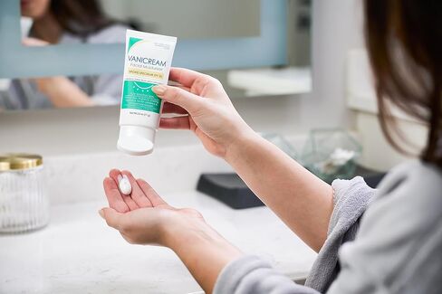 مرطب الوجه اليومي من فانيكريم مع السيراميد وحمض الهيالورونيك - 3 أونصة سائلة - تم تركيبه بدون مهيجات شائعة للأشخاص ذوي البشرة الحساسة in Kuwait