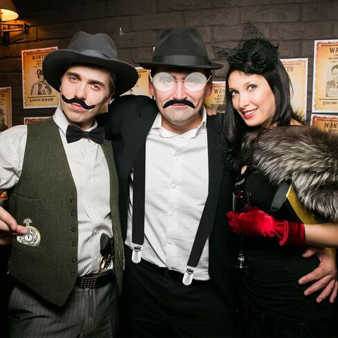 مجموعة إكسسوارات رجالية من العشرينيات من القرن العشرين، مجموعة إكسسوارات العصابات Gatsby للبالغين من العشرينيات مع أشرطة قبعة رسمية لمستلزمات الحفلات التنكرية in Kuwait