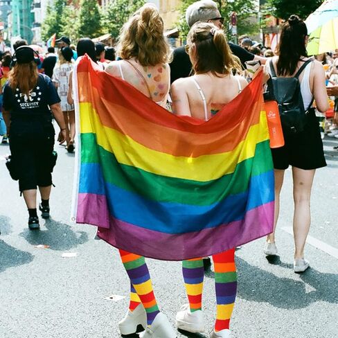 Heamuy قوس قزح زينة شريطية جوارب طويلة حتى الركبة + قوس قزح مخطط الذراع دفئا فخر موكب زي مجموعة للنساء اكسسوارات الحفلات in Kuwait