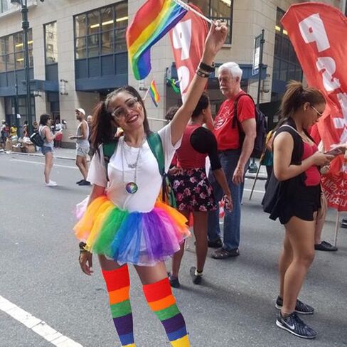 Heamuy قوس قزح زينة شريطية جوارب طويلة حتى الركبة + قوس قزح مخطط الذراع دفئا فخر موكب زي مجموعة للنساء اكسسوارات الحفلات in Kuwait