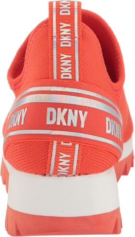 DKNY حذاء رياضي انيق ومريح للنساء من ابي in Kuwait