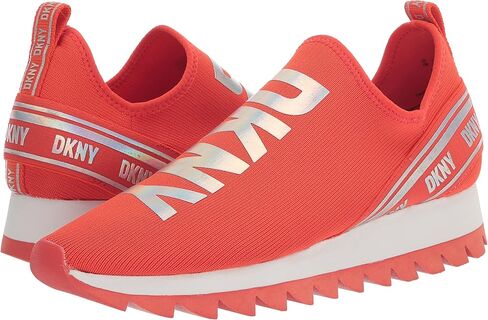DKNY حذاء رياضي انيق ومريح للنساء من ابي in Kuwait