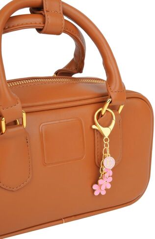 Cute Initial Keychain Pink White Flower Charms for Keys Letter Keyring for Women Purse Handbag in Saudi Arabia