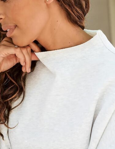 بلوزات نسائية ذات رقبة دائرية كبيرة الحجم وأكمام تشبه جناح الخفاش وسترات صوفية كاجوال in Kuwait