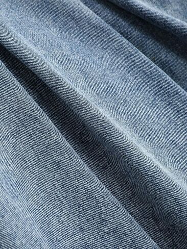 تنورة قصيرة نسائية من قماش الدنيم ذات خصر عالٍ ومطويات بحاشية خام من CIDER in Kuwait