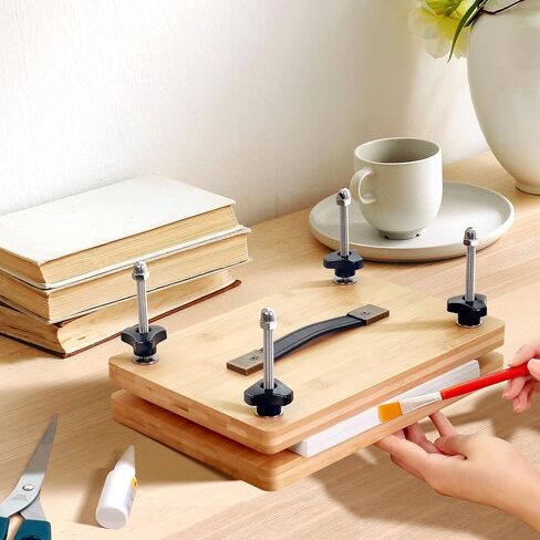 تجليد الكتب بالضغط مقاس 11.8 × 7.9 بوصة، مكبس تجليد الكتب، مكبس الورق، مجموعة أدوات آلة تجليد الكتب المصنوعة من الخيزران مع مقبض محمول وحصيرة مضادة للانزلاق، مجموعة ضغط الزهور للأطفال والكبار in Kuwait