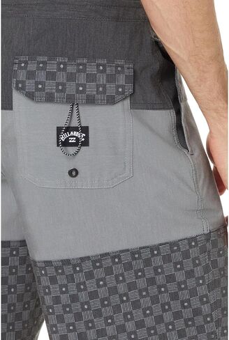 Billabong Men's Standard Tribong Lt Boardshort, Black in Saudi Arabia