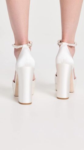 Badgley Mischka Women's Felixa Pump in Saudi Arabia
