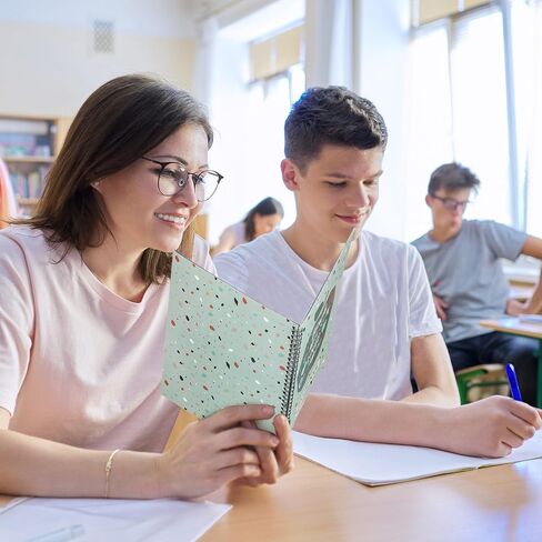 كتاب سجل المعلم مقاس 8.5 بوصة × 11 بوصة، نمط تيرازو، كتاب درجة المعلم، كتاب سجل حلزوني مزدوج الجوانب، طباعة ملونة على الوجهين، لوازم مكتبية هدية لمخطط المدرسة في الفصل الدراسي in Saudi Arabia