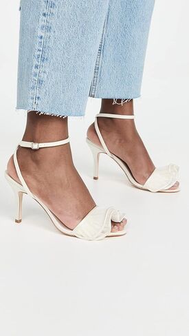 صندل نسائي من Loeffler Randall بكعب عالٍ ومكشكش ومطوي من Estella in Kuwait