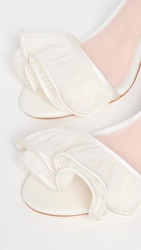 صندل نسائي من Loeffler Randall بكعب عالٍ ومكشكش ومطوي من Estella in Kuwait