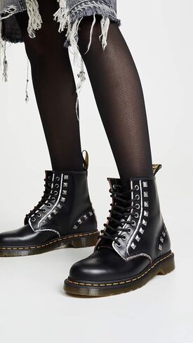Martens نسائي 1460 Stud 8، أسود، 8 متوسط ​​أمريكي in Saudi Arabia