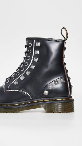 Martens نسائي 1460 Stud 8، أسود، 8 متوسط ​​أمريكي in Saudi Arabia