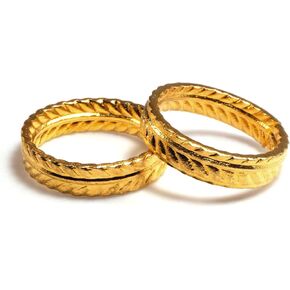 Daily use Metal Alloy(Panchaloha) Golden Non Precious Metal Round Strip with Leaf Pattern Toe Ring for Women