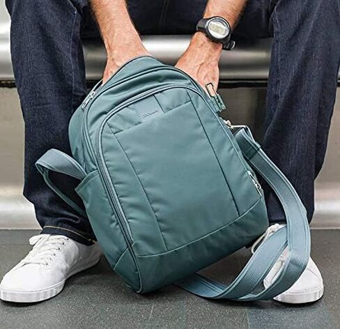 حقيبة كتف PacSafe Metrosafe LS250 مضادة للسرقة مع جراب للرقبة يحجب RFID in Kuwait