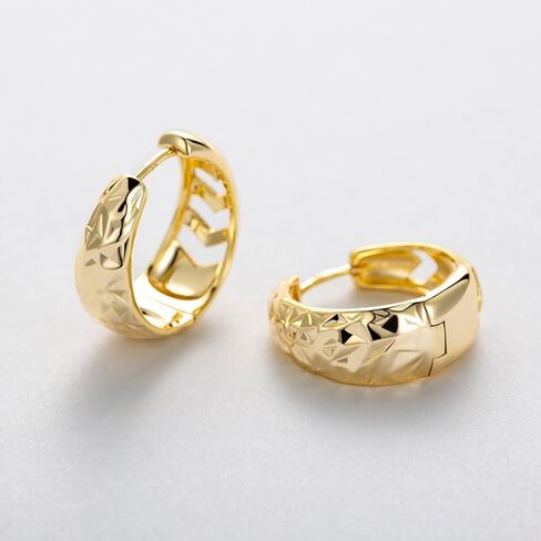 أقراط ذهبية 14 قيراط أقراط دائرية للنساء أقراط ذهبية أقراط دائرية ذهبية مكتنزة مع تصميم منقوش على شكل حرف V أقراط ذهبية للنساء أقراط دائرية 20 مم (أقراط على شكل حرف V) in Kuwait