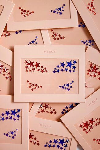 الولايات المتحدة الأمريكية المشجع الأحمر العيون الزرقاء جواهر؟ الكل في واحد من إكسسوارات زي العلم الأحمر والأزرق in Kuwait